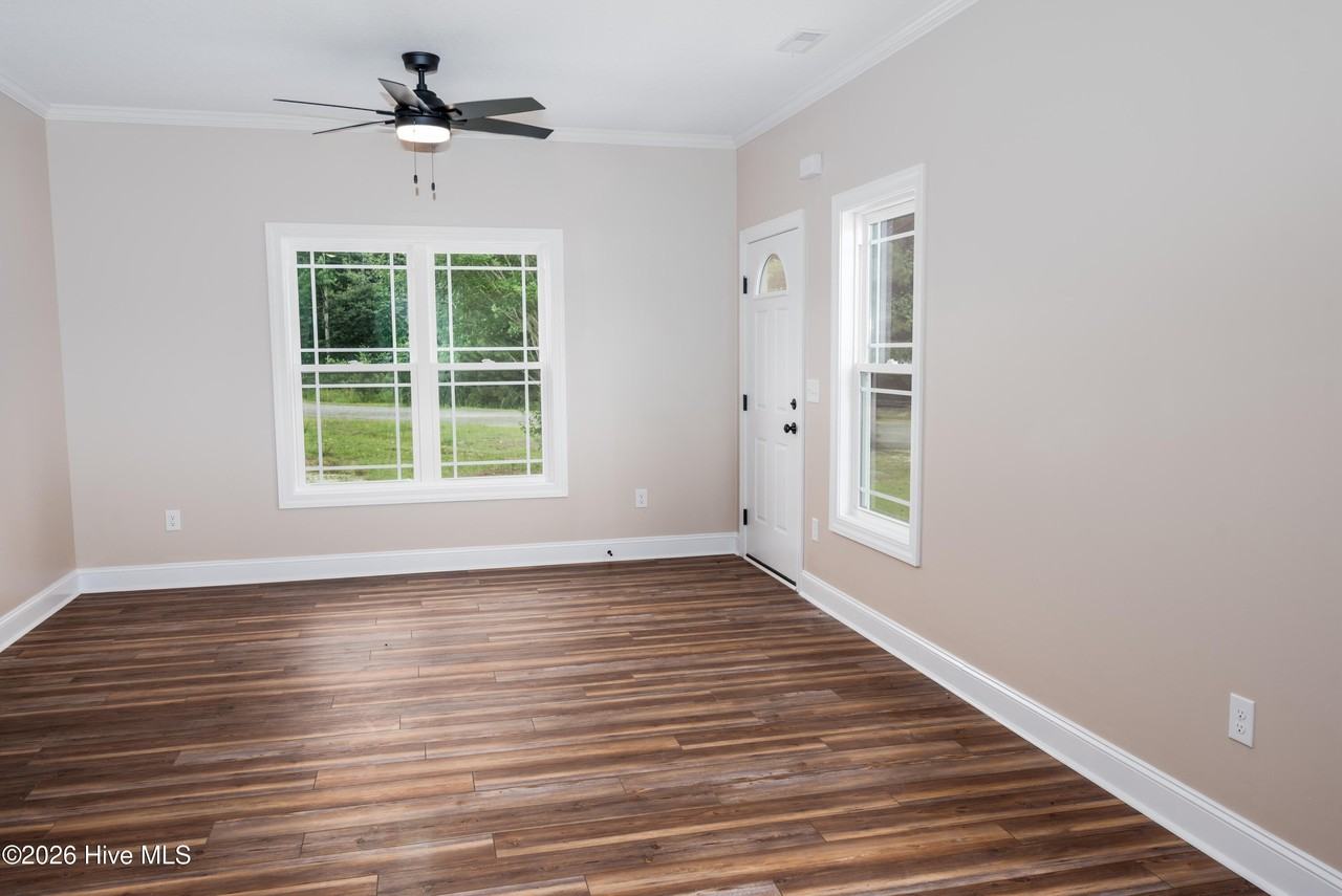 128 Macdonald Blvd - Photo 4 of 19