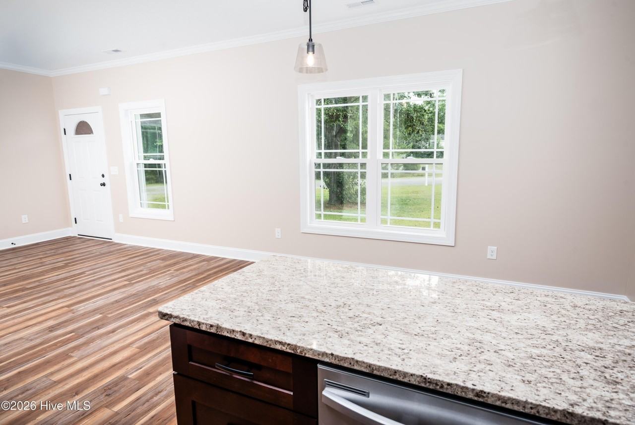 128 Macdonald Blvd - Photo 6 of 19