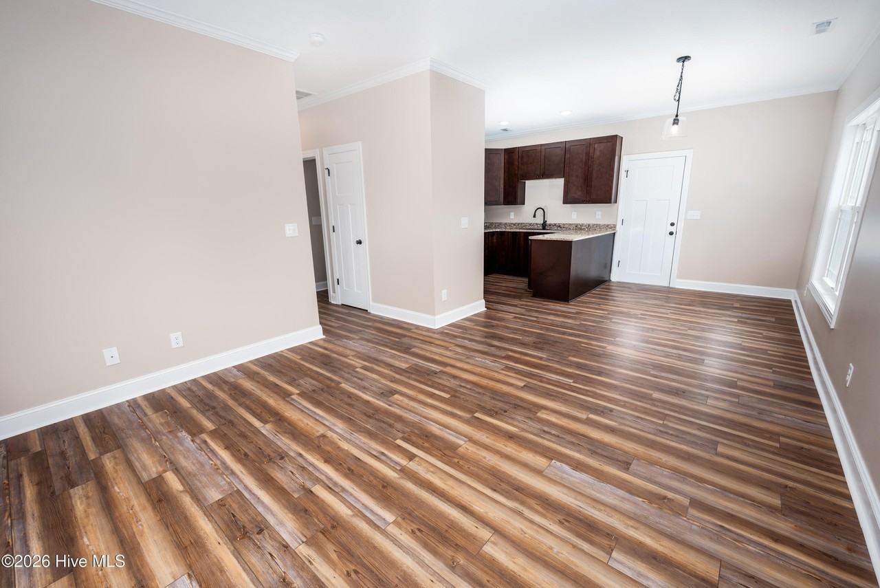 130 Macdonald Blvd - Photo 2 of 21