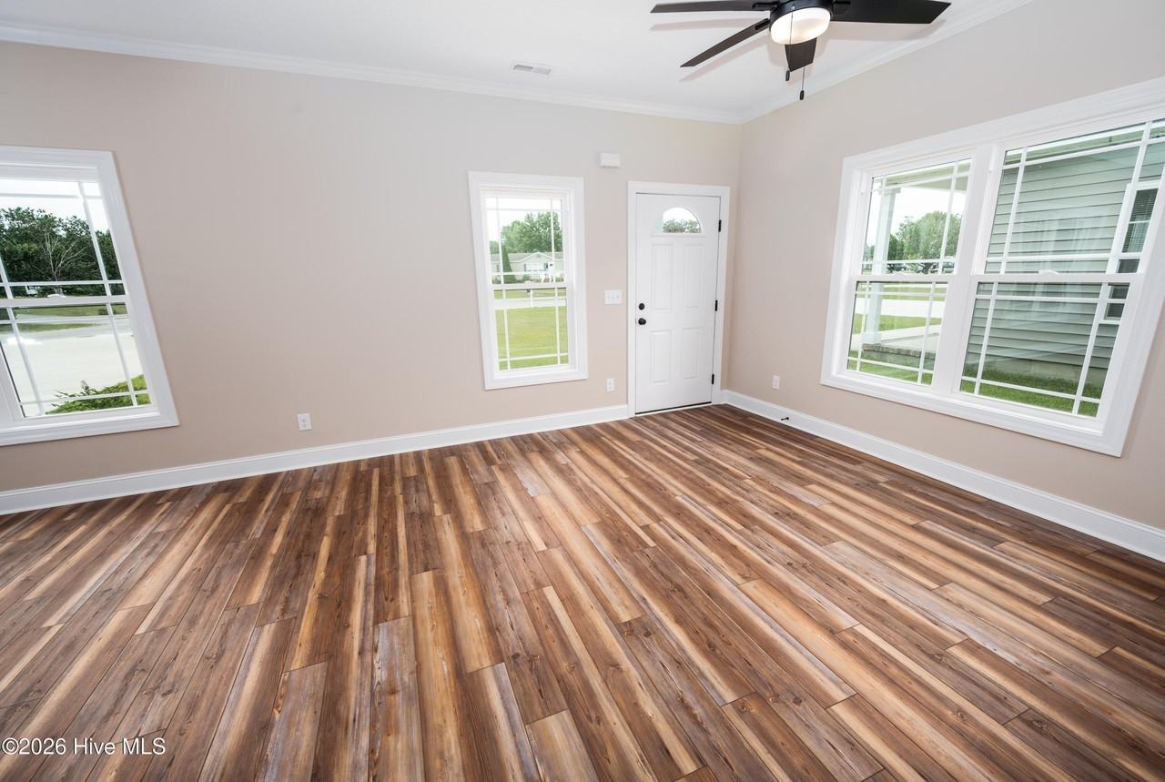 130 Macdonald Blvd - Photo 3 of 21