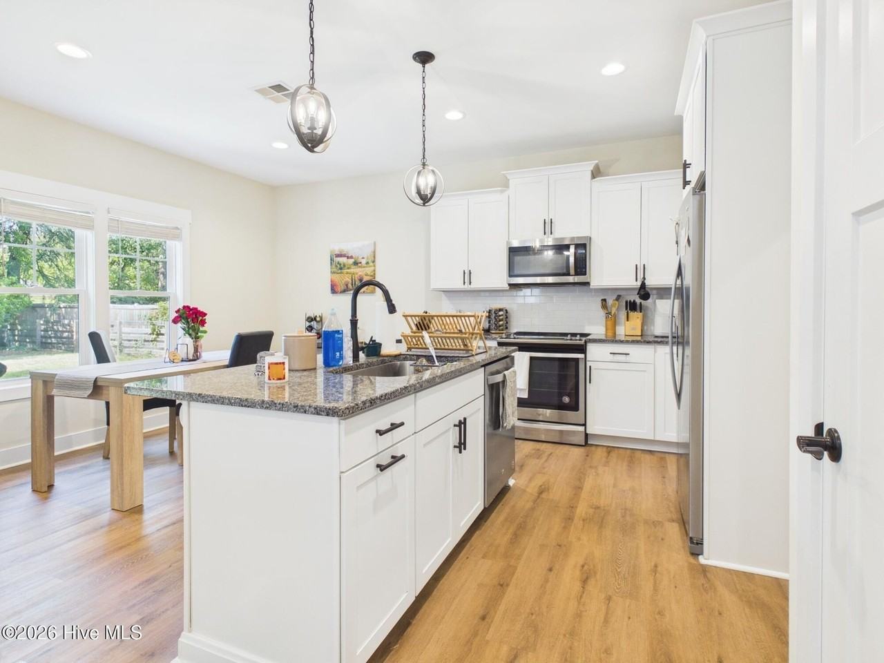460 Clark St - Photo 7 of 37