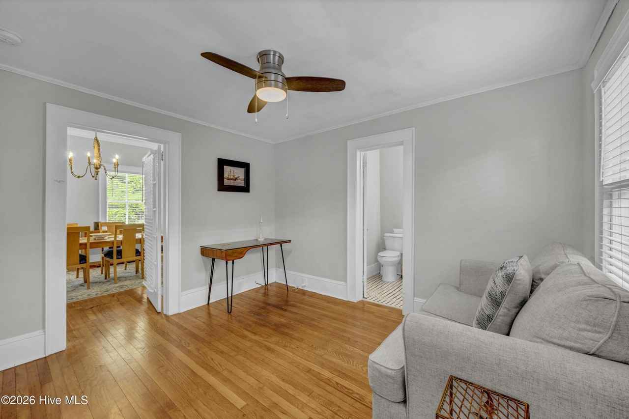 1517 Market St - Photo 4 of 26