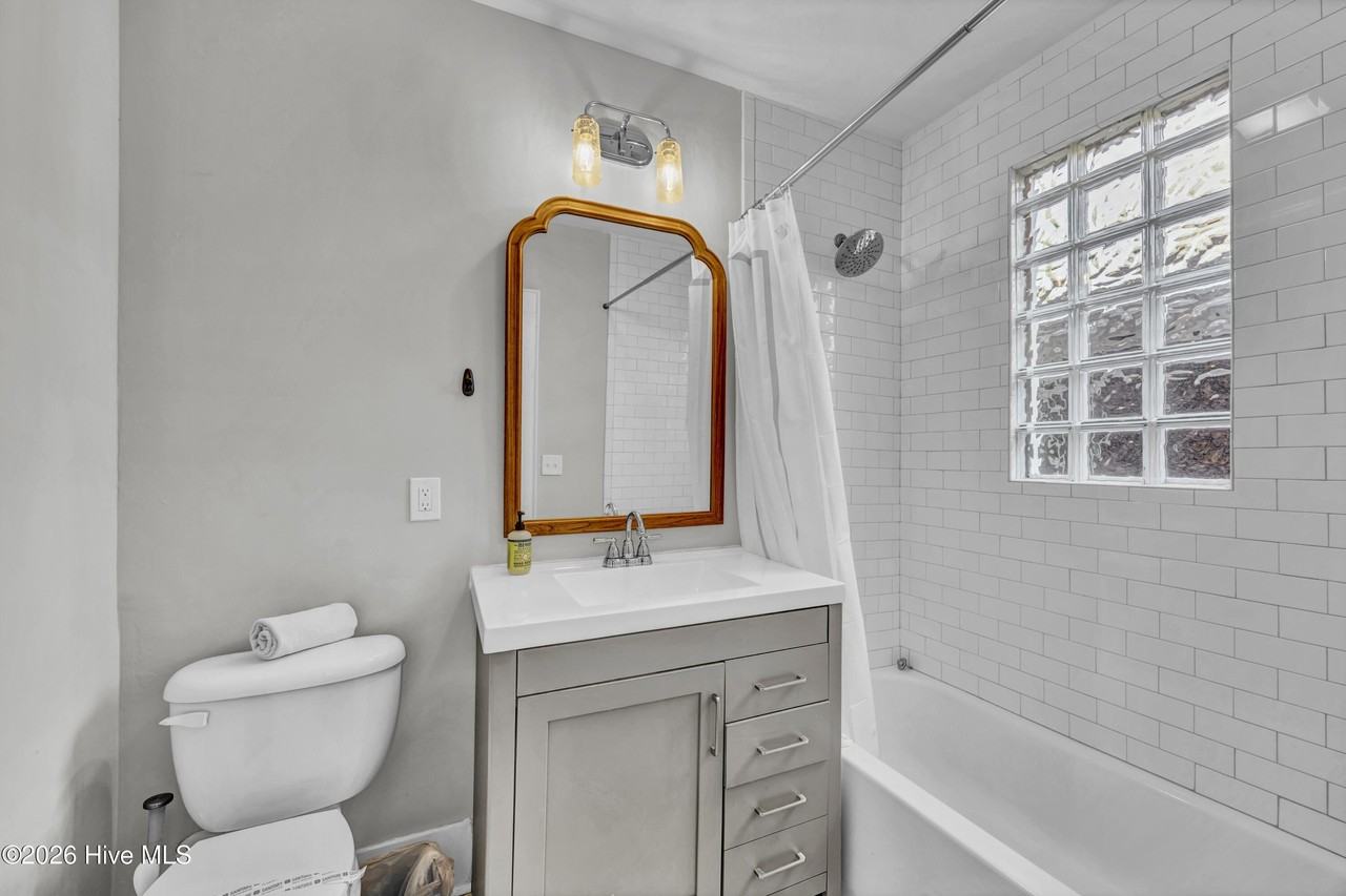 1517 Market St - Photo 5 of 26