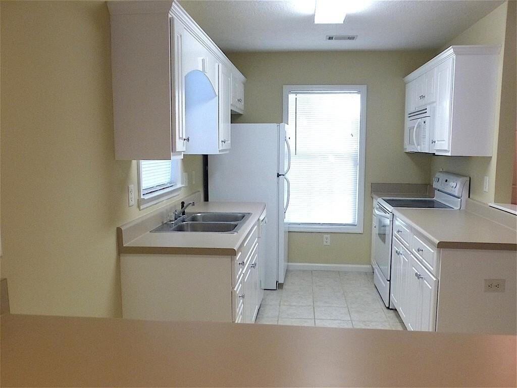 7024 Reagan Cir - Photo 3 of 12