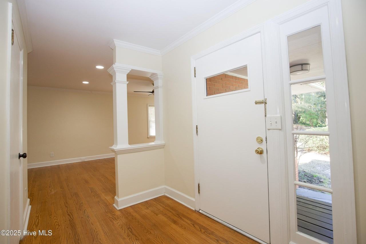 345 E New Hampshire Ave - Photo 4 of 50