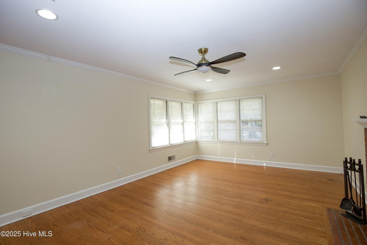 345 E New Hampshire Ave - Photo 5 of 50