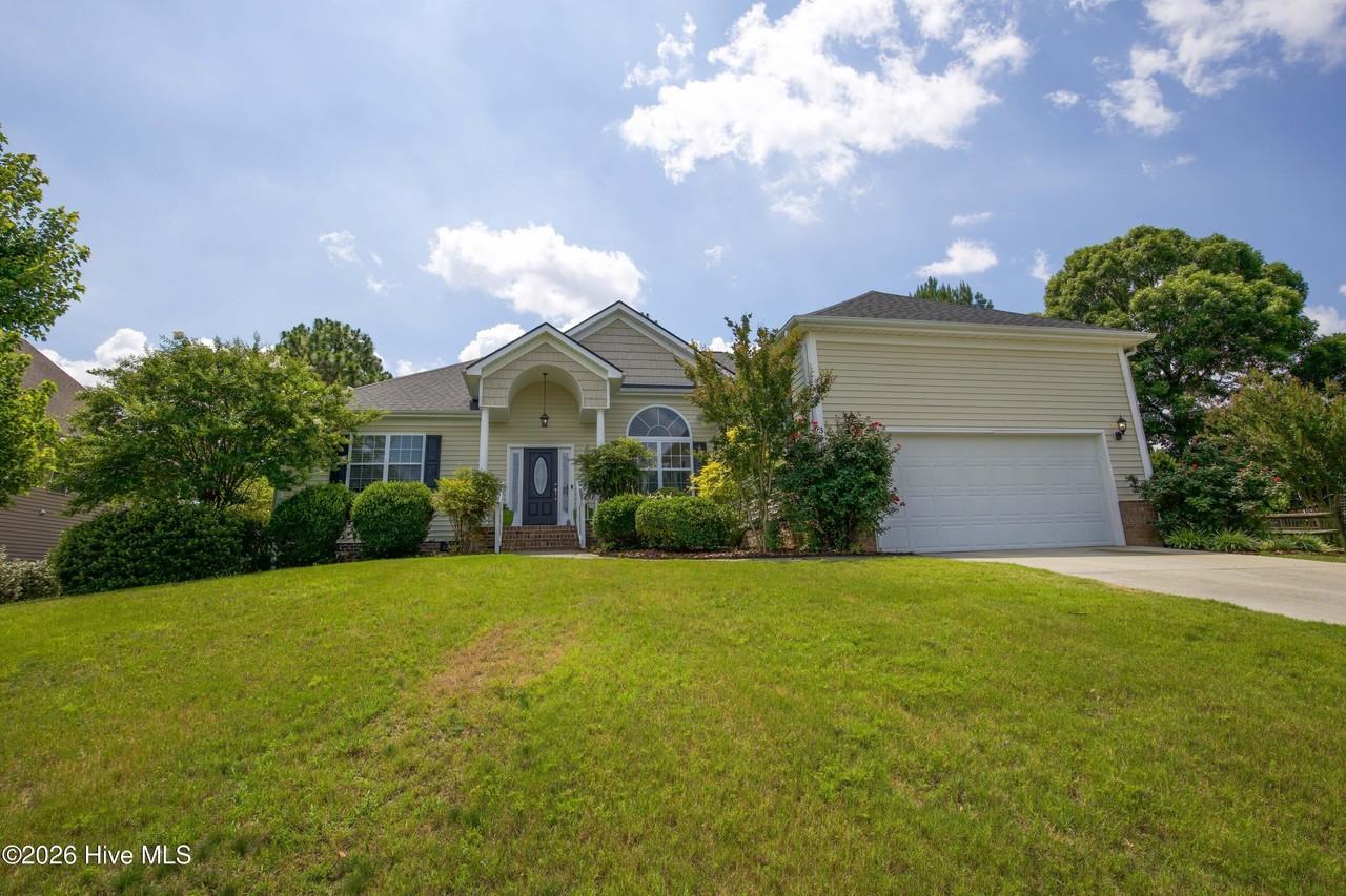 34 Princess Gate Dr - Photo 2 of 50