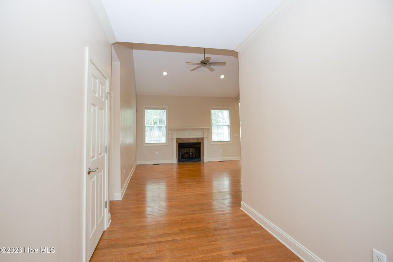 34 Princess Gate Dr - Photo 6 of 50