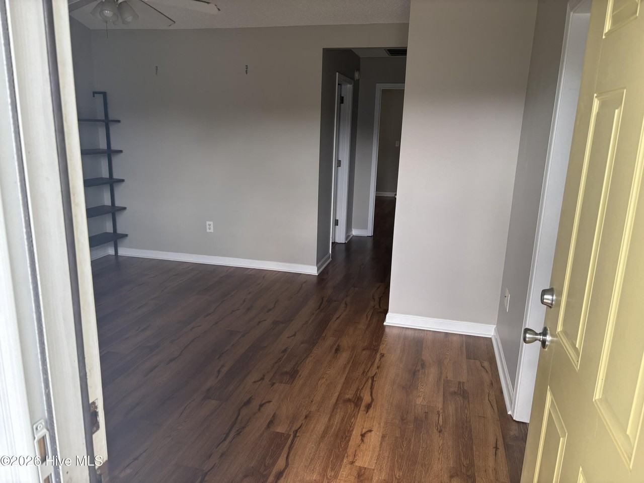 302 Courtyard E - Photo 2 of 14