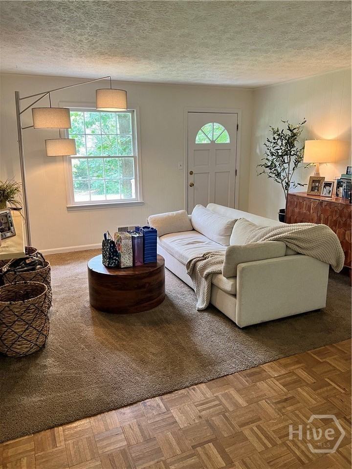 1000 Lindy Cir - Photo 4 of 13