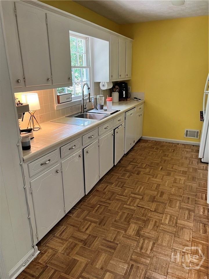 1000 Lindy Cir - Photo 6 of 13