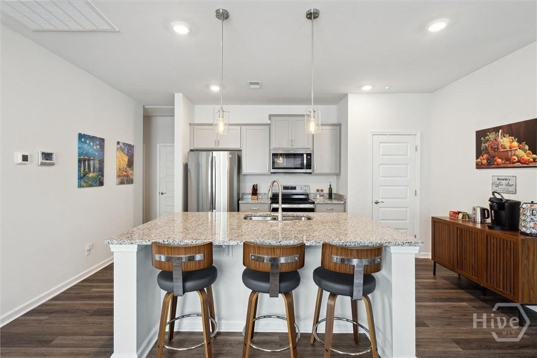 195 Holloway Hl - Photo 4 of 39
