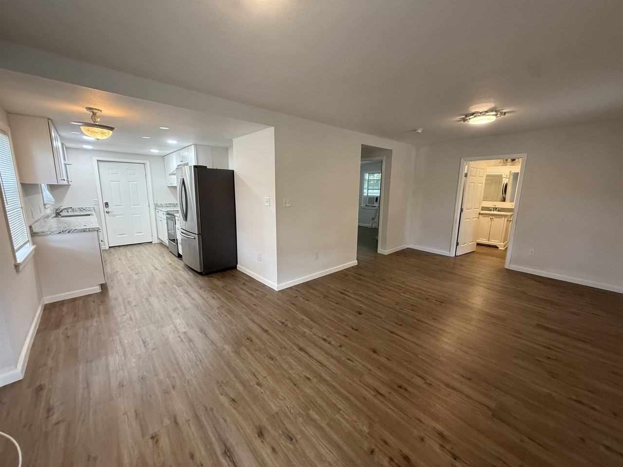 201 S Rhomberg St - Photo 2 of 7