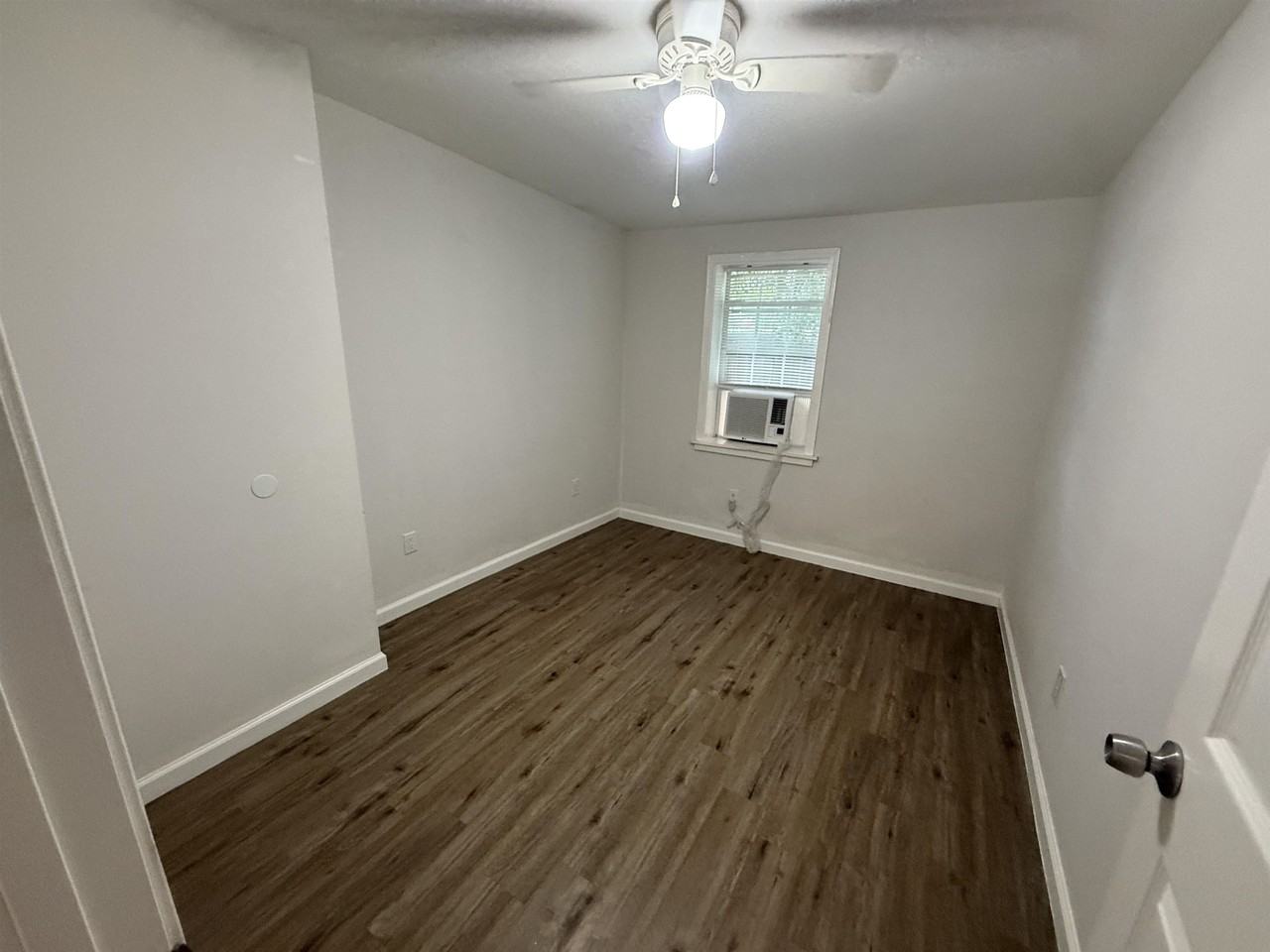201 S Rhomberg St - Photo 6 of 7