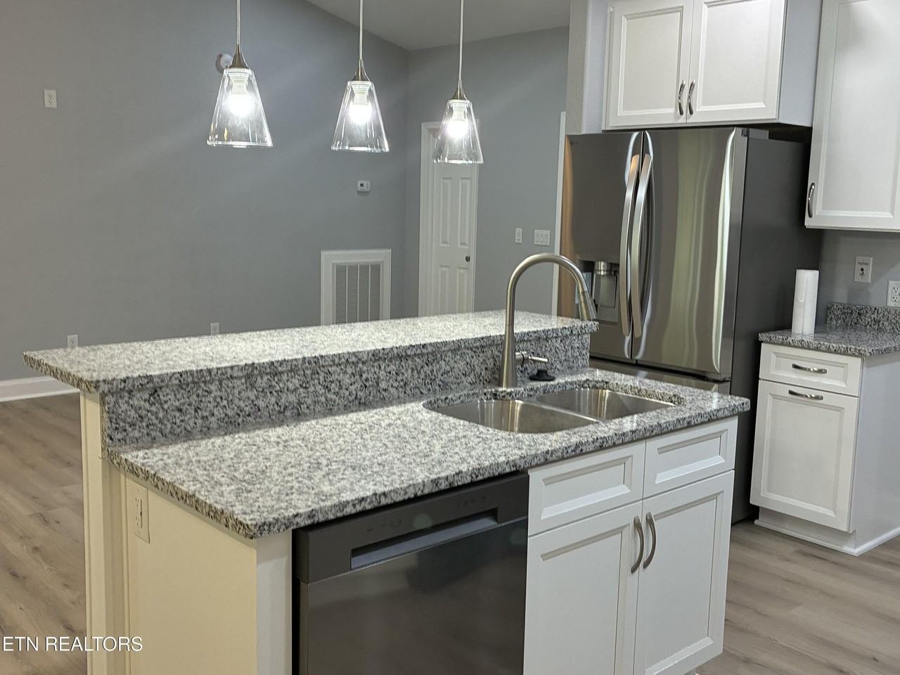 134 Glenwood Dr - Photo 5 of 18