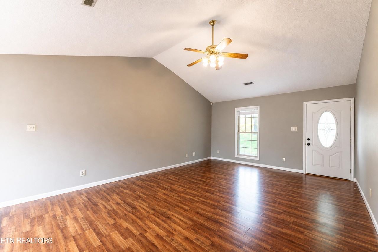 317 Headrickview Dr - Photo 4 of 27