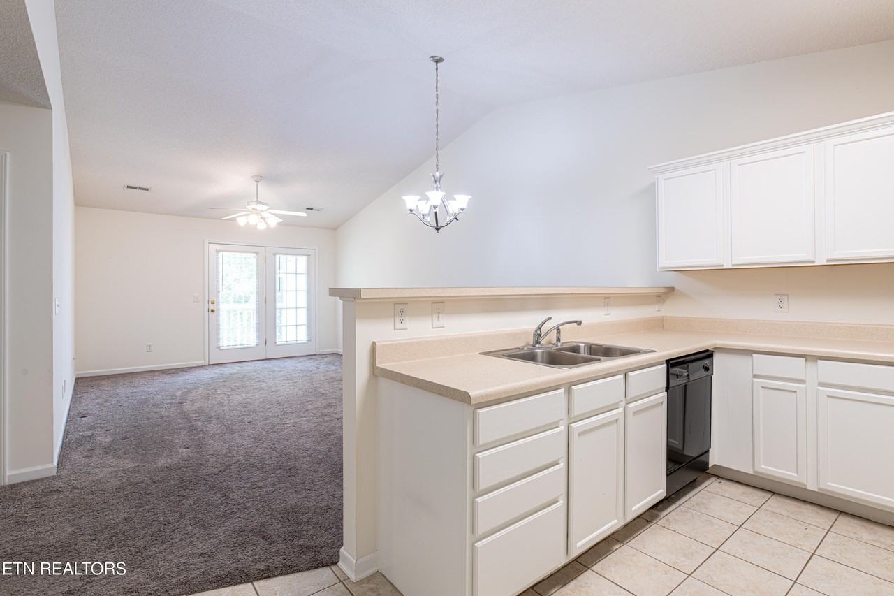 906 Mercer Dr - Photo 4 of 24