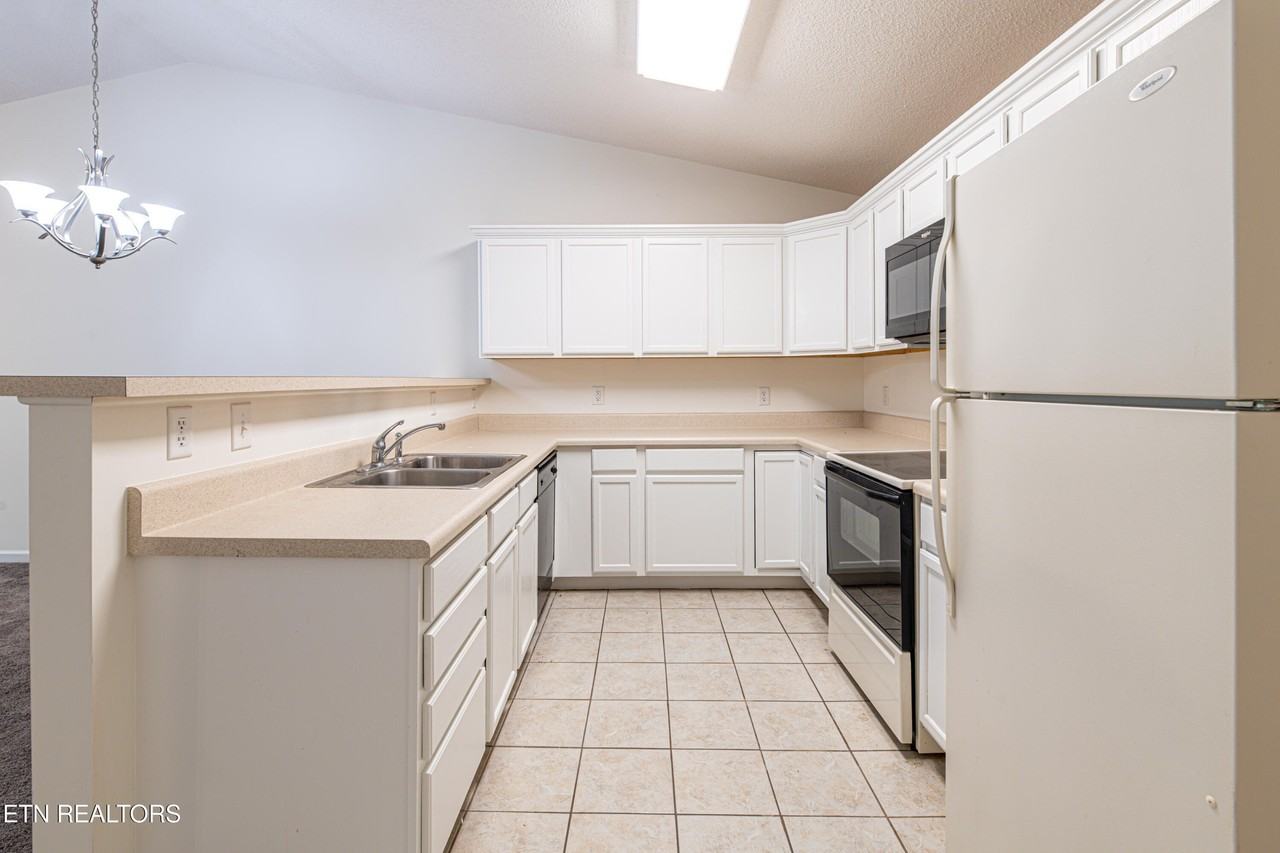 906 Mercer Dr - Photo 5 of 24