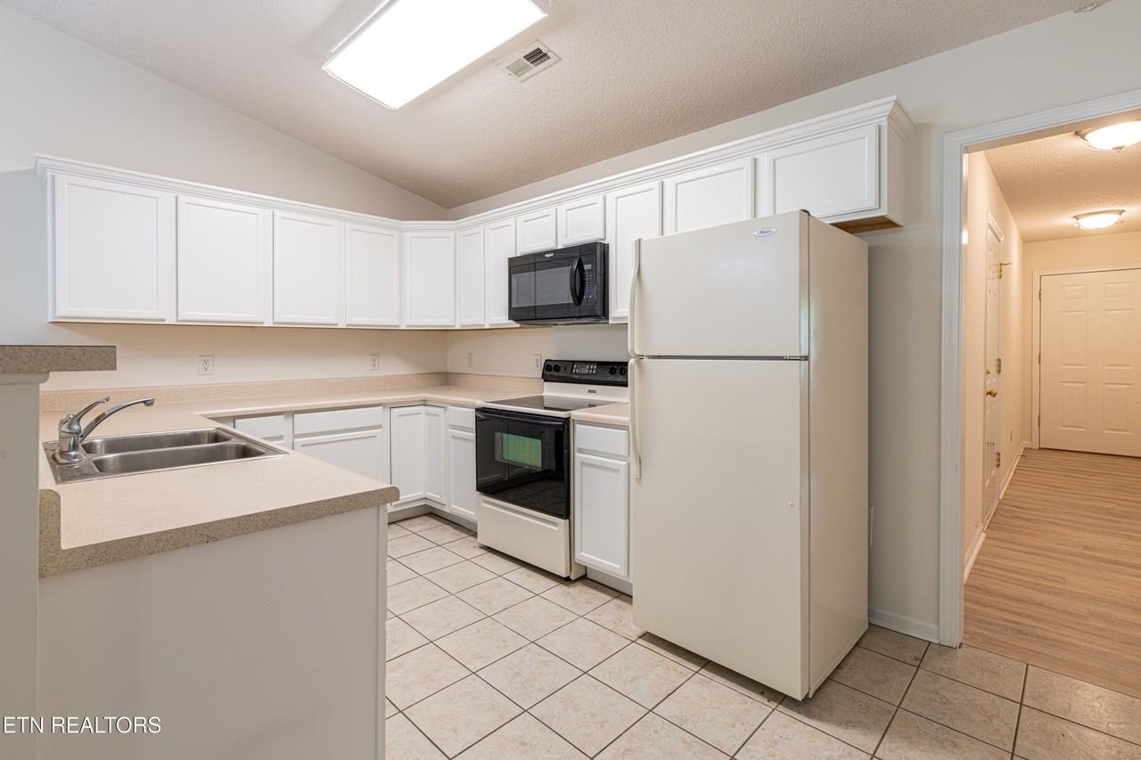 906 Mercer Dr - Photo 6 of 24
