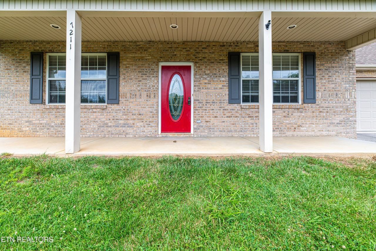 7211 Remagen Ln - Photo 4 of 33