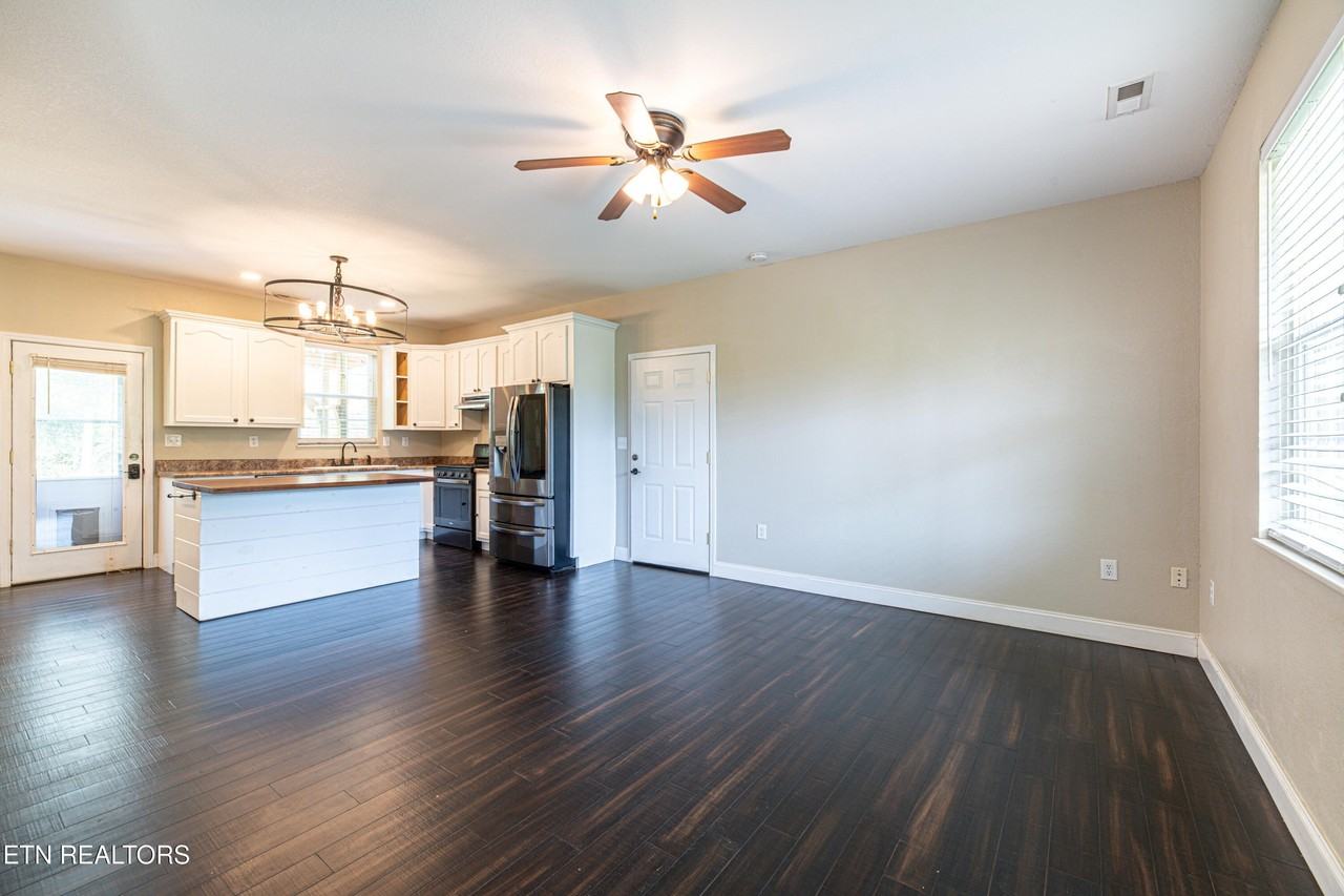 7211 Remagen Ln - Photo 5 of 33