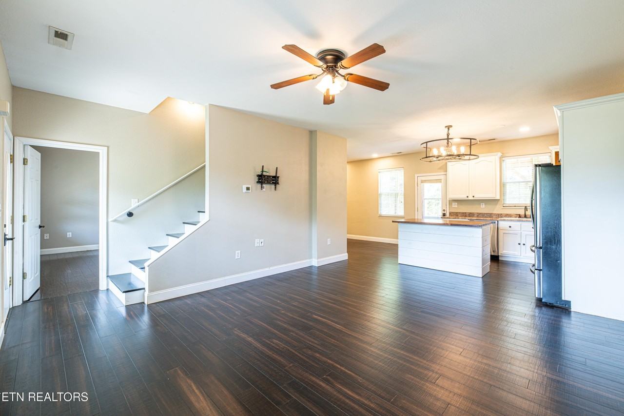 7211 Remagen Ln - Photo 6 of 33