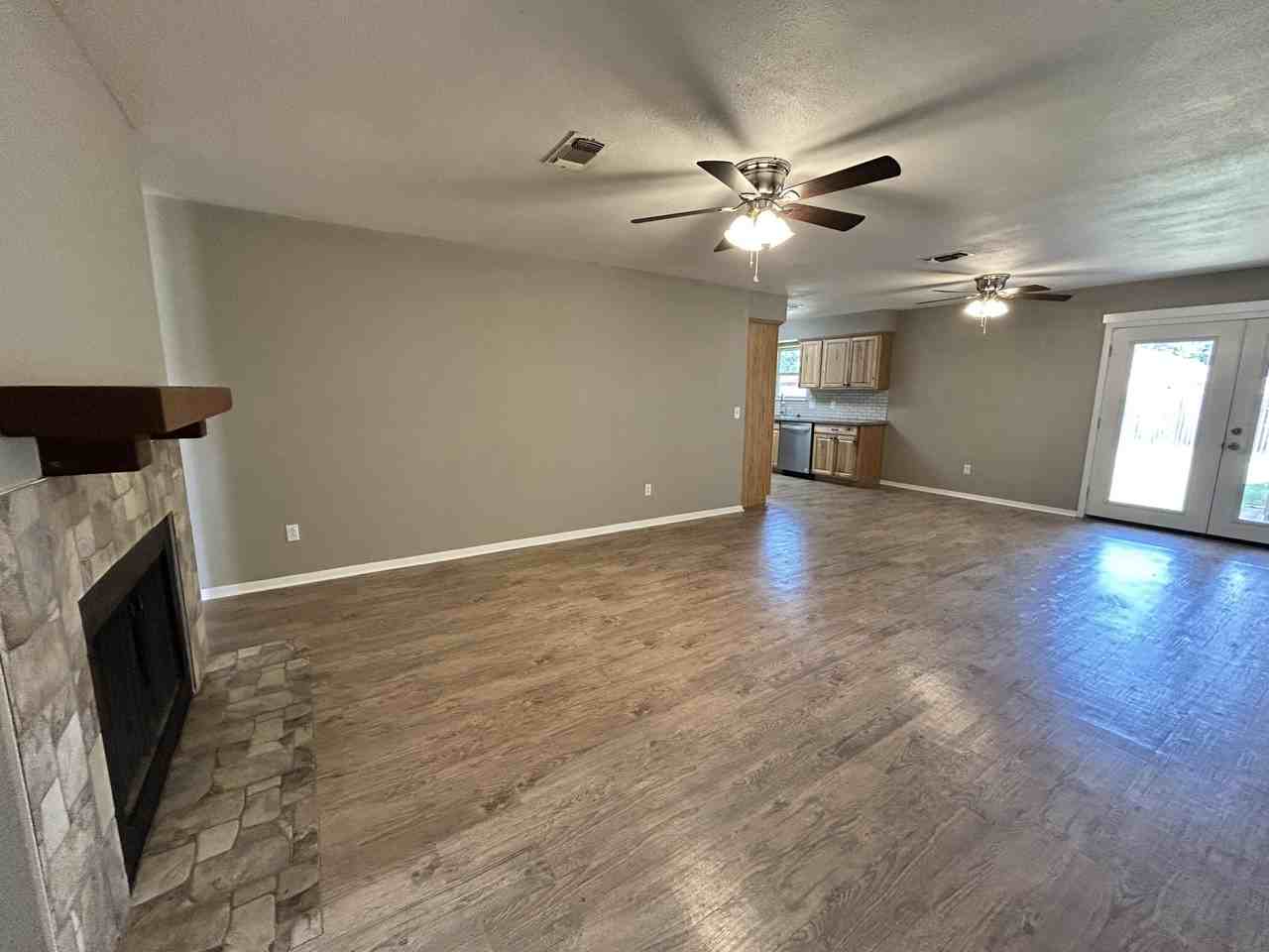 8219 Elkridge Ave - Photo 3 of 17