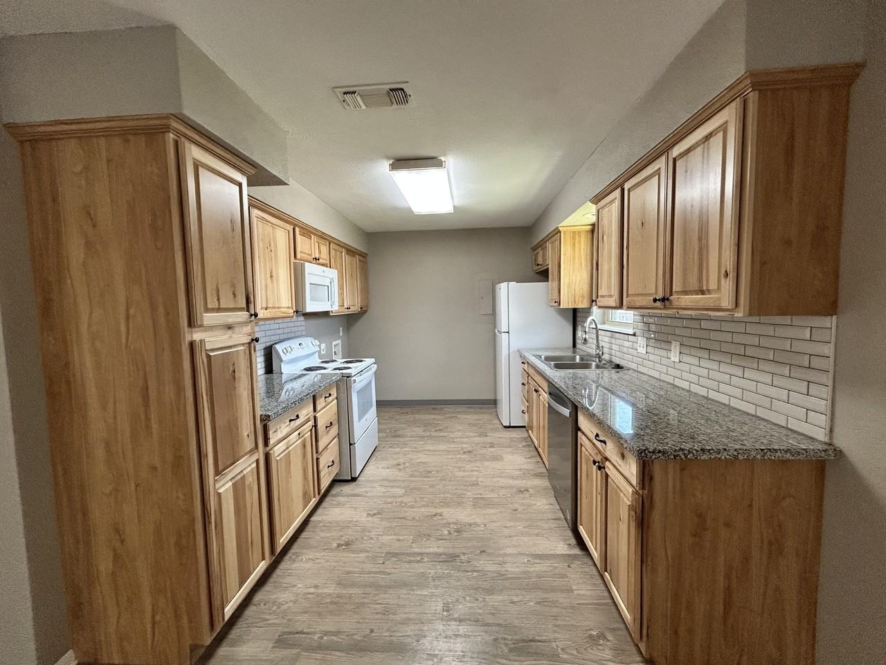 8219 Elkridge Ave - Photo 5 of 17
