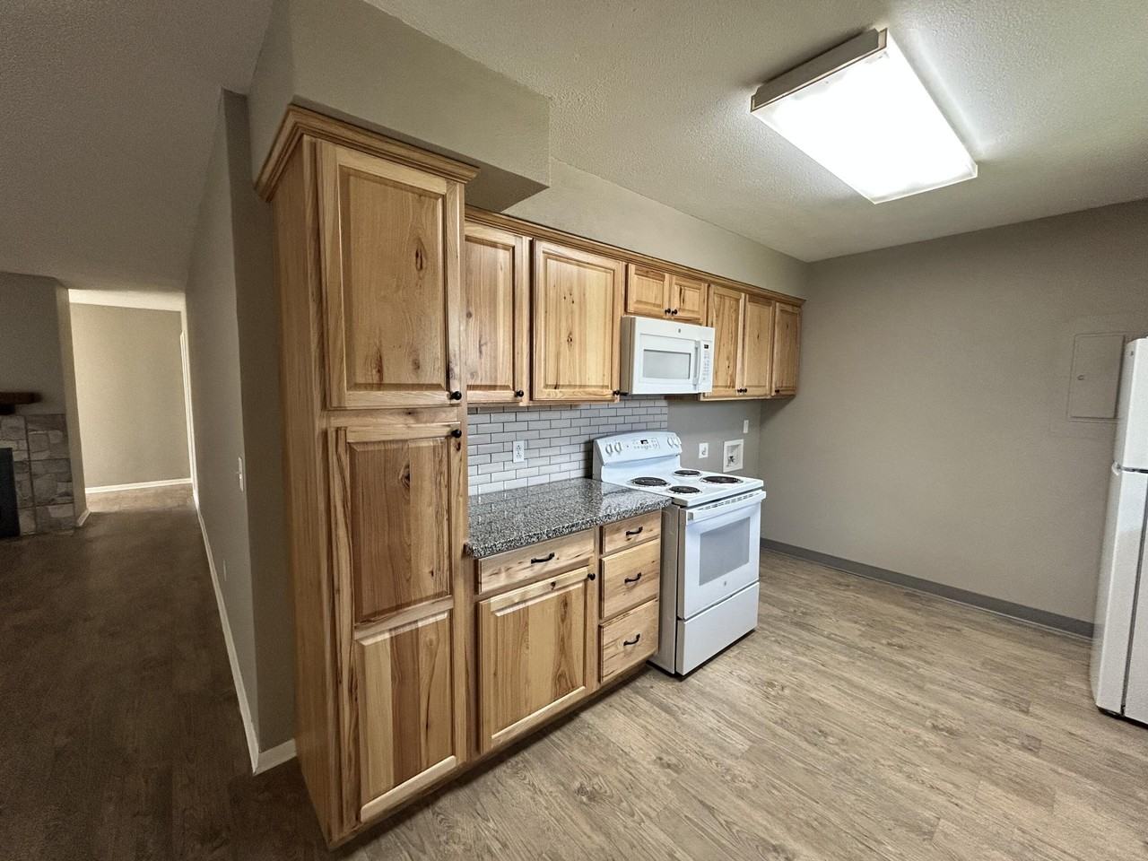 8219 Elkridge Ave - Photo 6 of 17