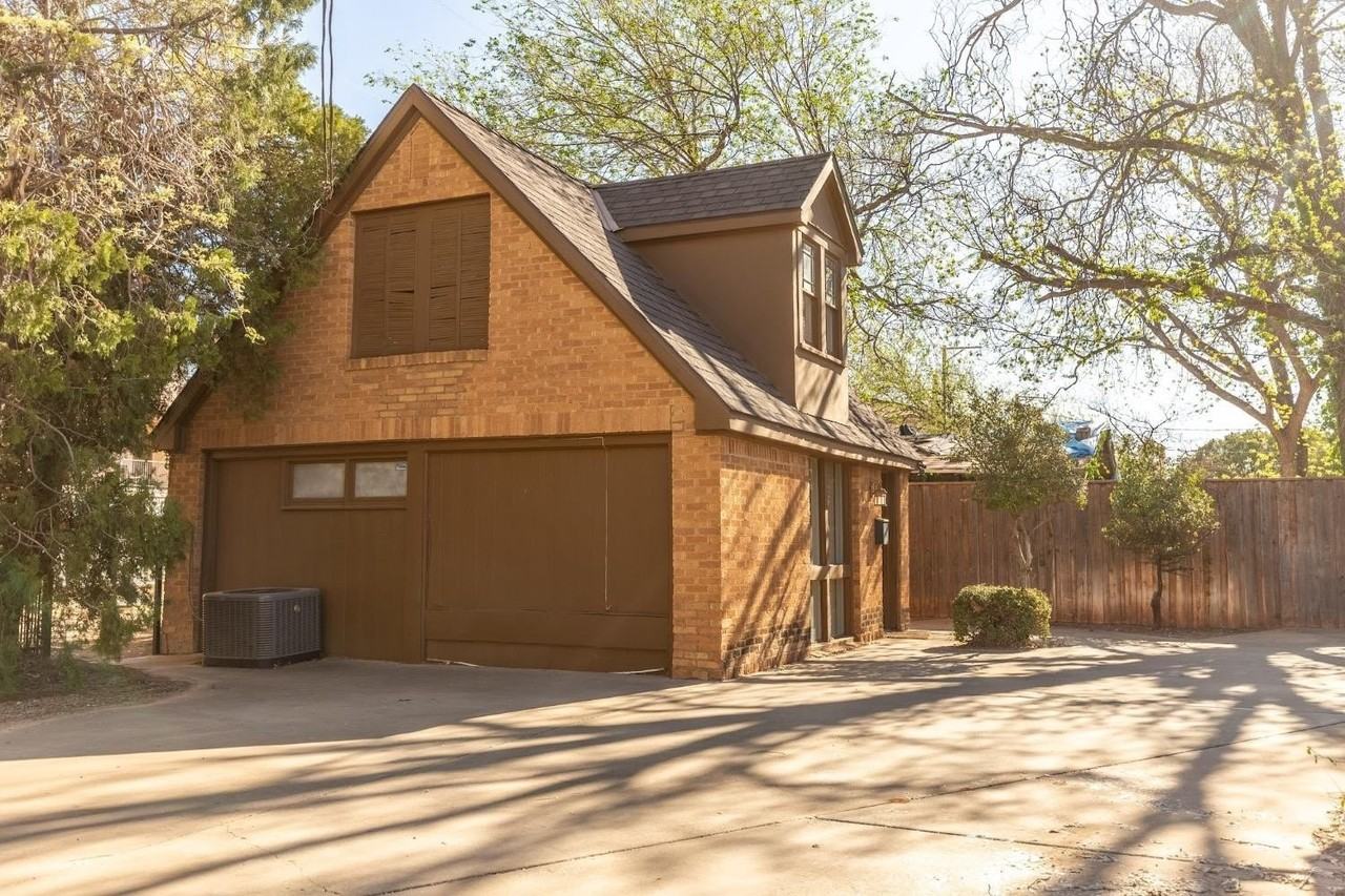 2124 Broadway - Photo 2 of 14