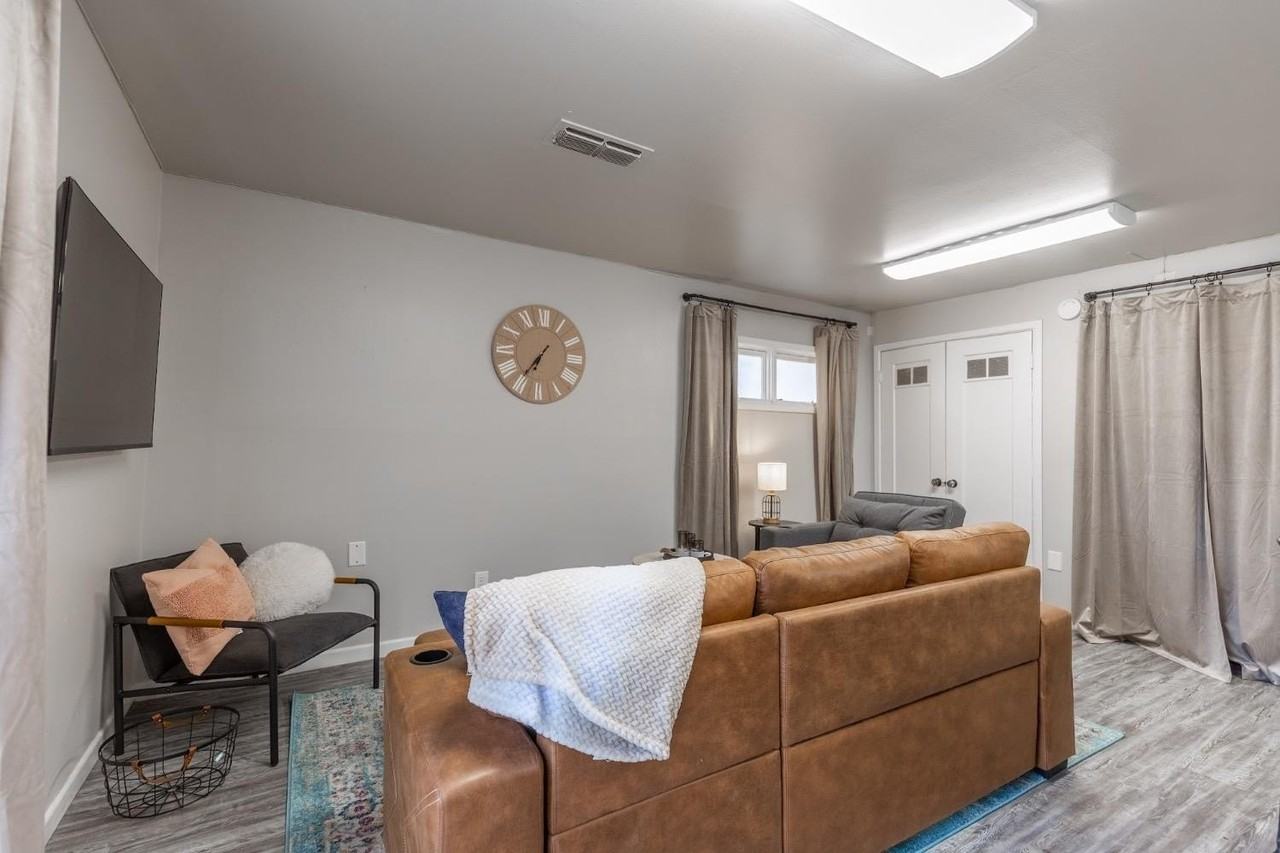 2124 Broadway - Photo 4 of 14
