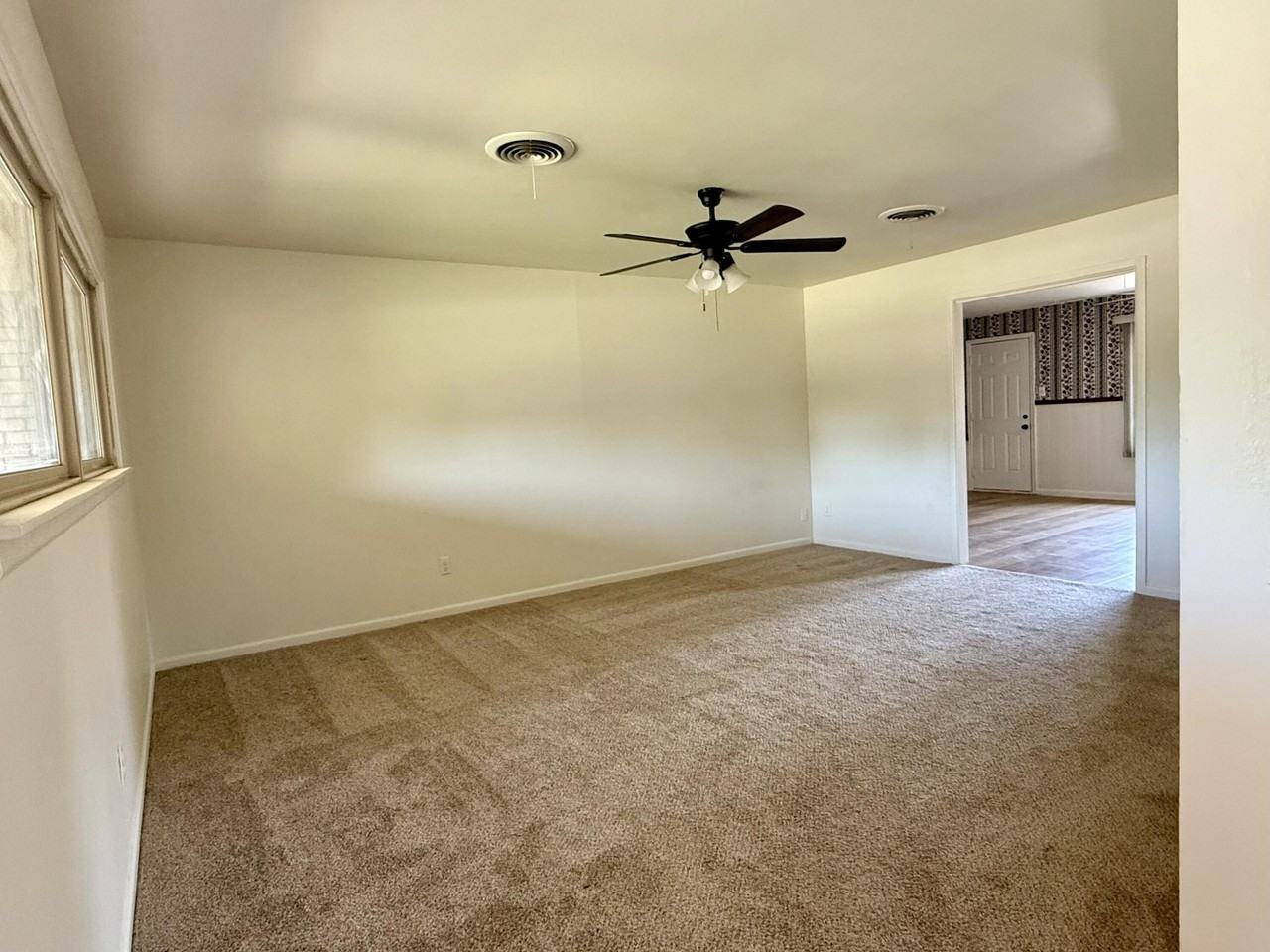 4916 15th St - Photo 4 of 5