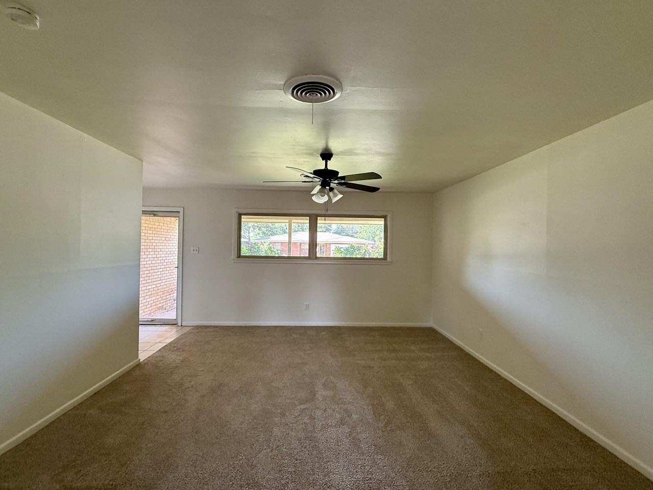 4916 15th St - Photo 5 of 5