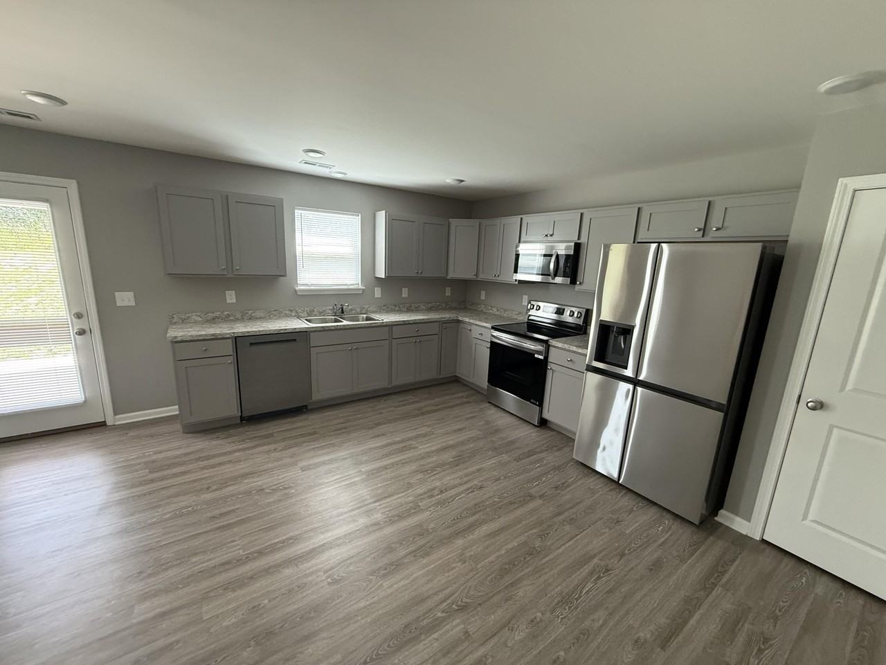 8069 Driftwood Loop - Photo 6 of 28