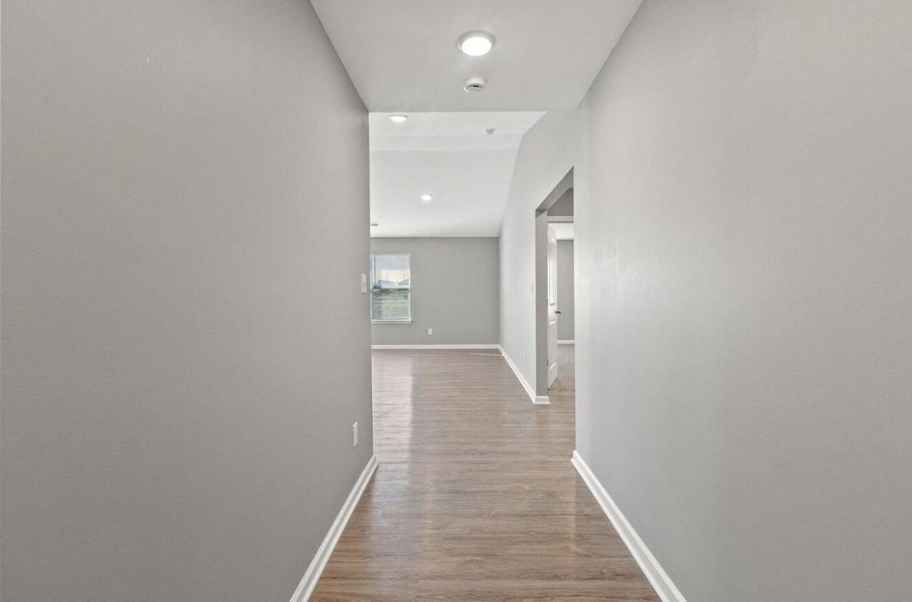 121 Landry Ln - Photo 2 of 20