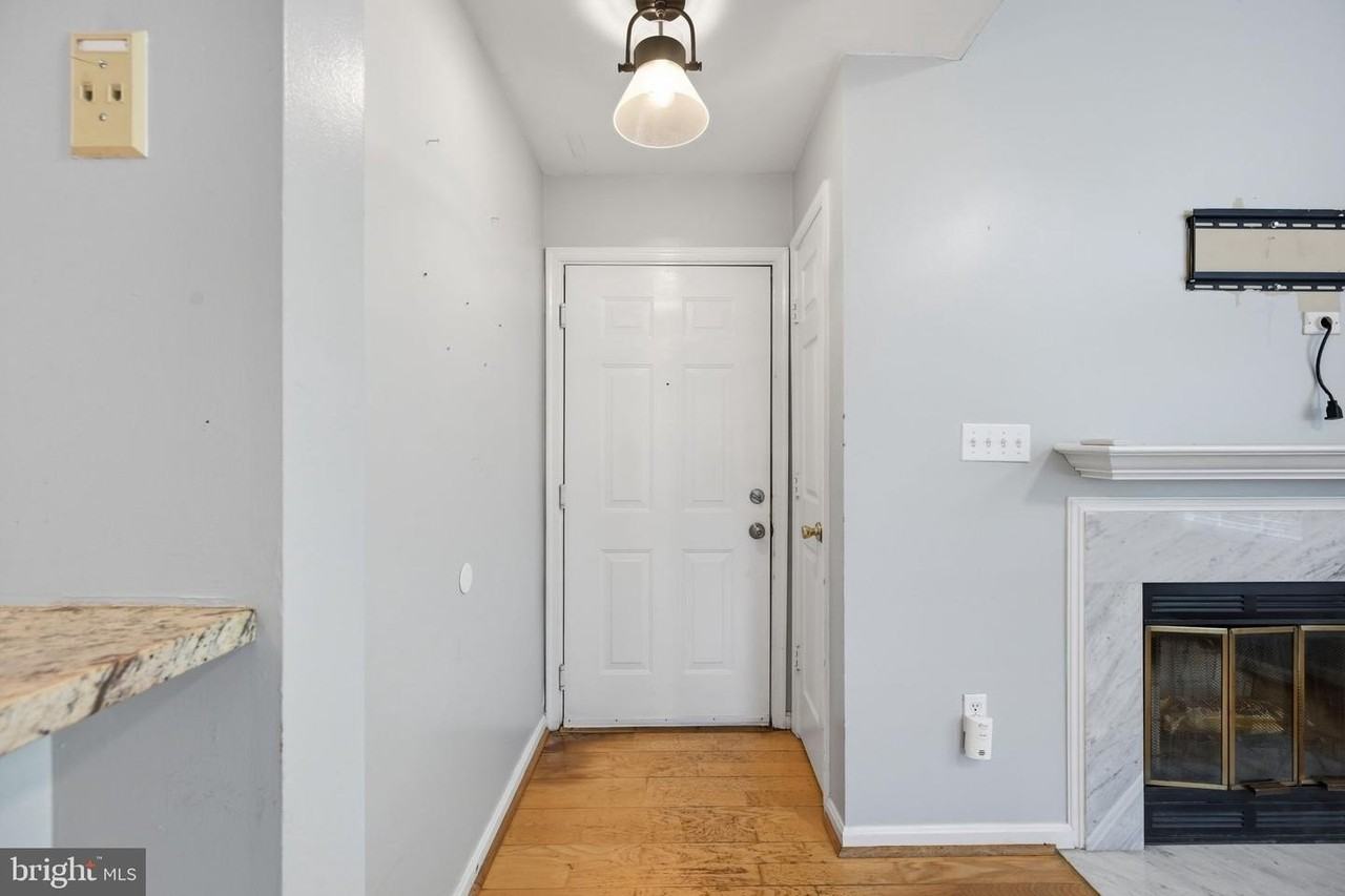 933 Hillside Lake Ter - Photo 3 of 25