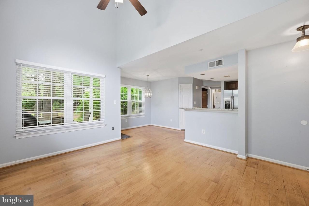 933 Hillside Lake Ter - Photo 4 of 25