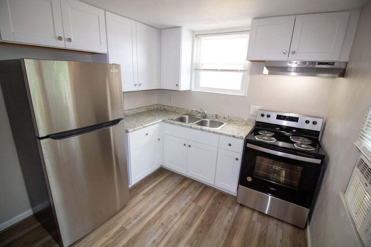 341 Cedar Ave - Photo 2 of 7