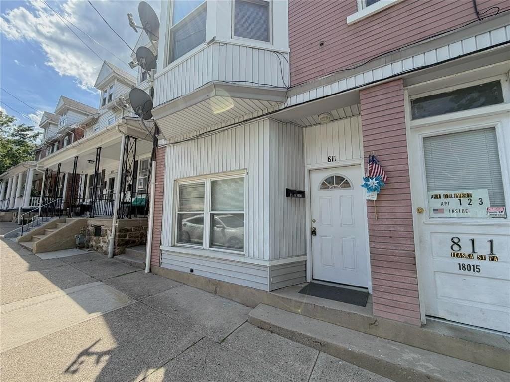 811 Itaska St #1stFL - Photo 3 of 15