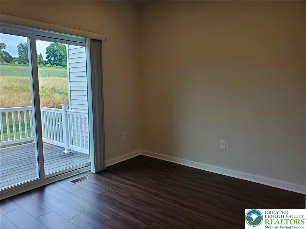 7640 Clayton Ave - Photo 5 of 15