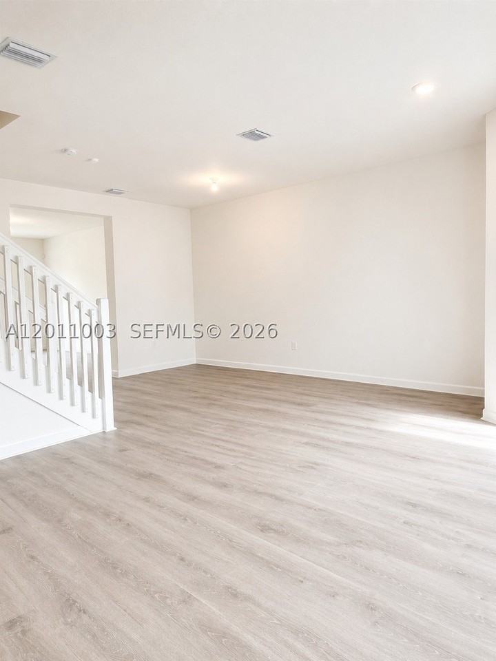 925 Ne 211th St #925 - Photo 3 of 13