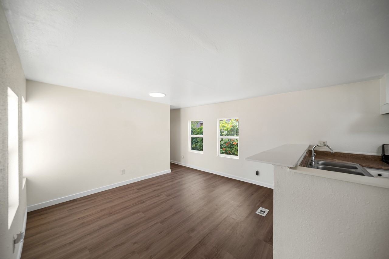 562 Eastwood Dr #1 - Photo 2 of 22