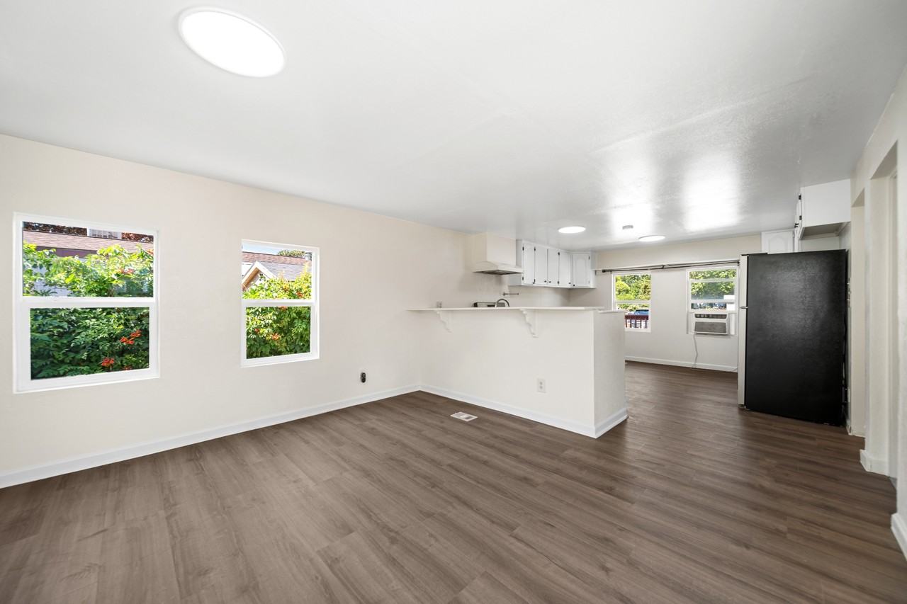 562 Eastwood Dr #1 - Photo 3 of 22