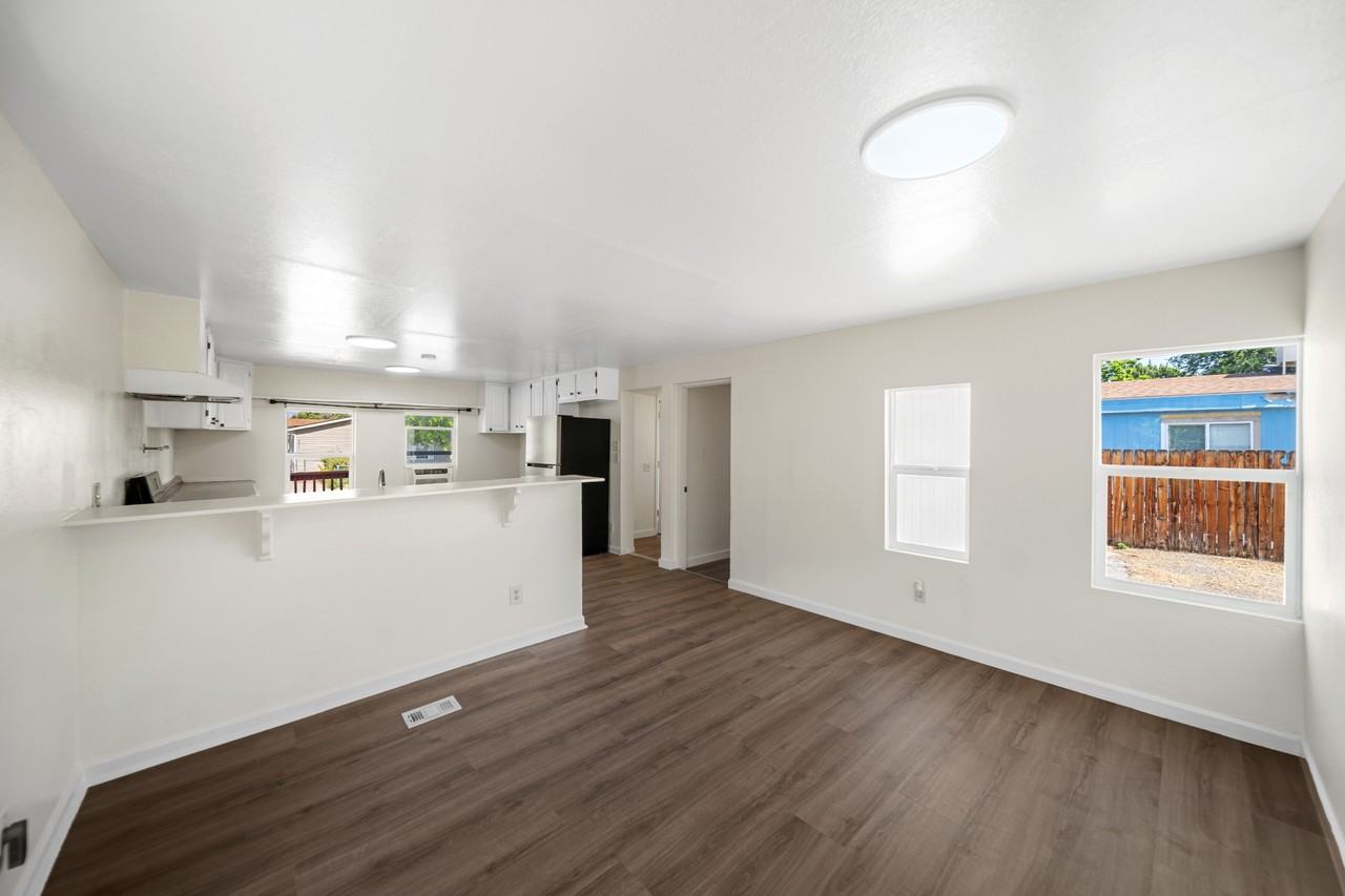 562 Eastwood Dr #1 - Photo 4 of 22