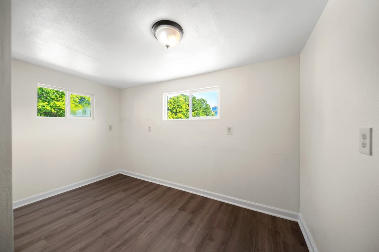 562 Eastwood Dr #1 - Photo 6 of 22