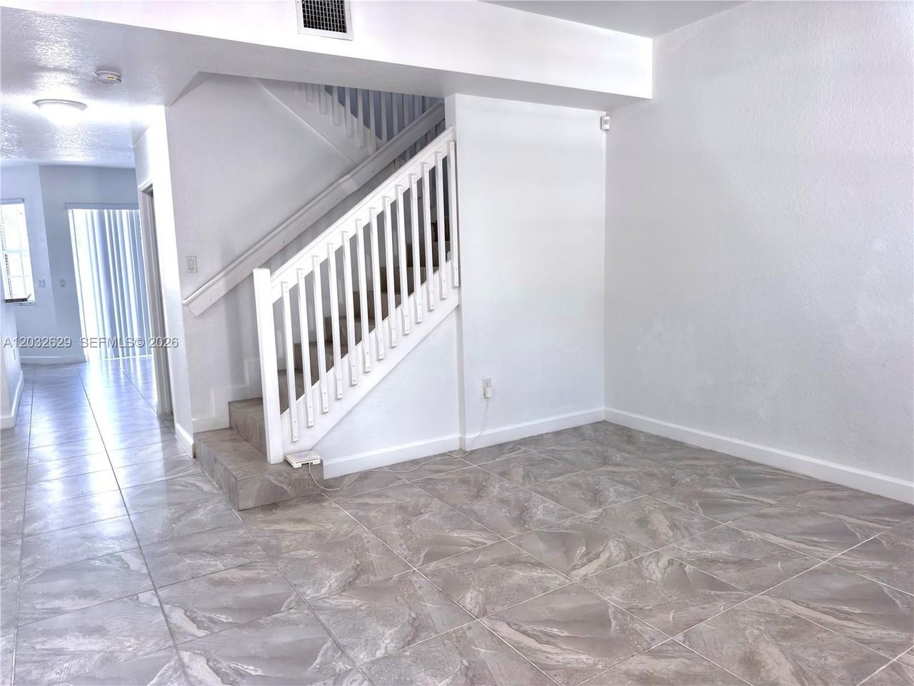 7905 Sw 120th Ave - Photo 2 of 8
