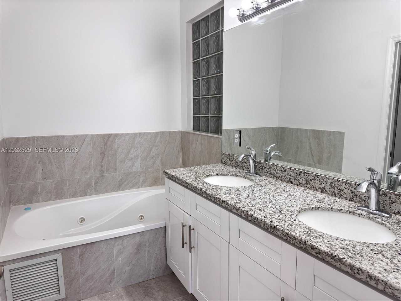 7905 Sw 120th Ave - Photo 7 of 8