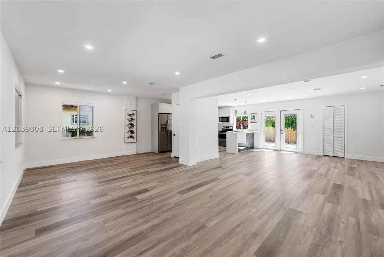 2721 Sw 29th Ct - Photo 2 of 17