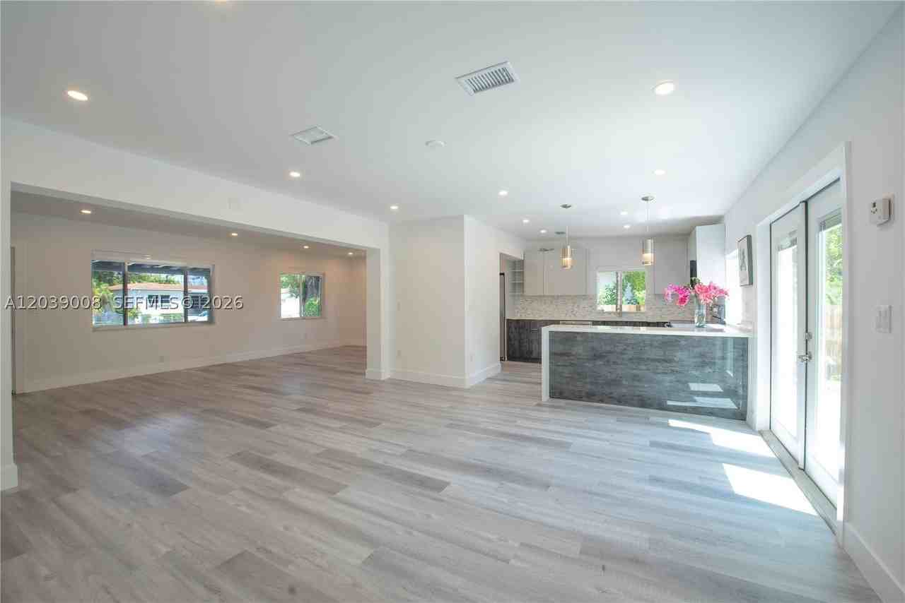 2721 Sw 29th Ct - Photo 5 of 17