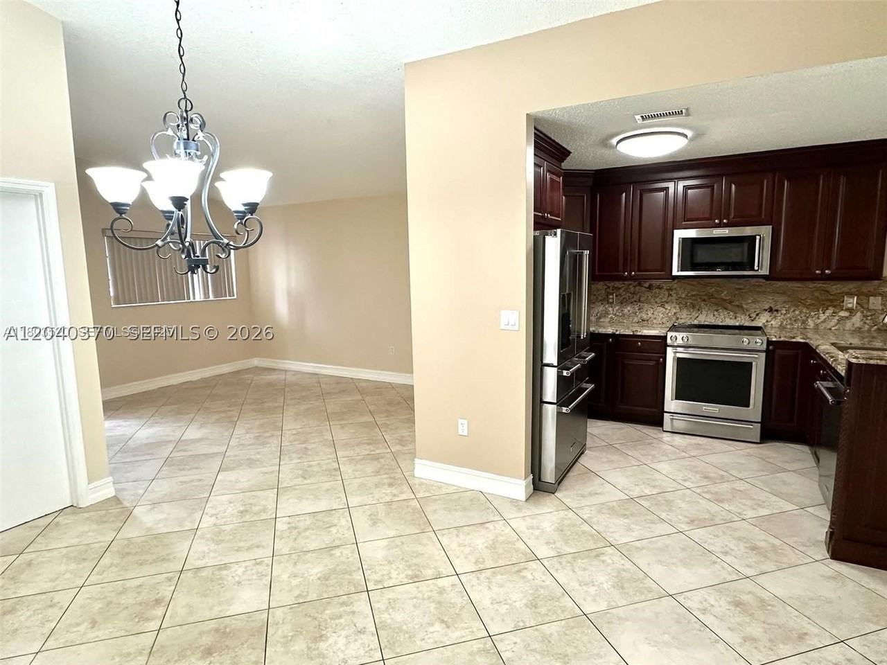 2514 Sw 138th Ave - Photo 4 of 17
